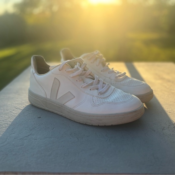Veja Shoes - Veja White Sneakers | Size 9